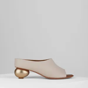 Egg Sandals in Cera