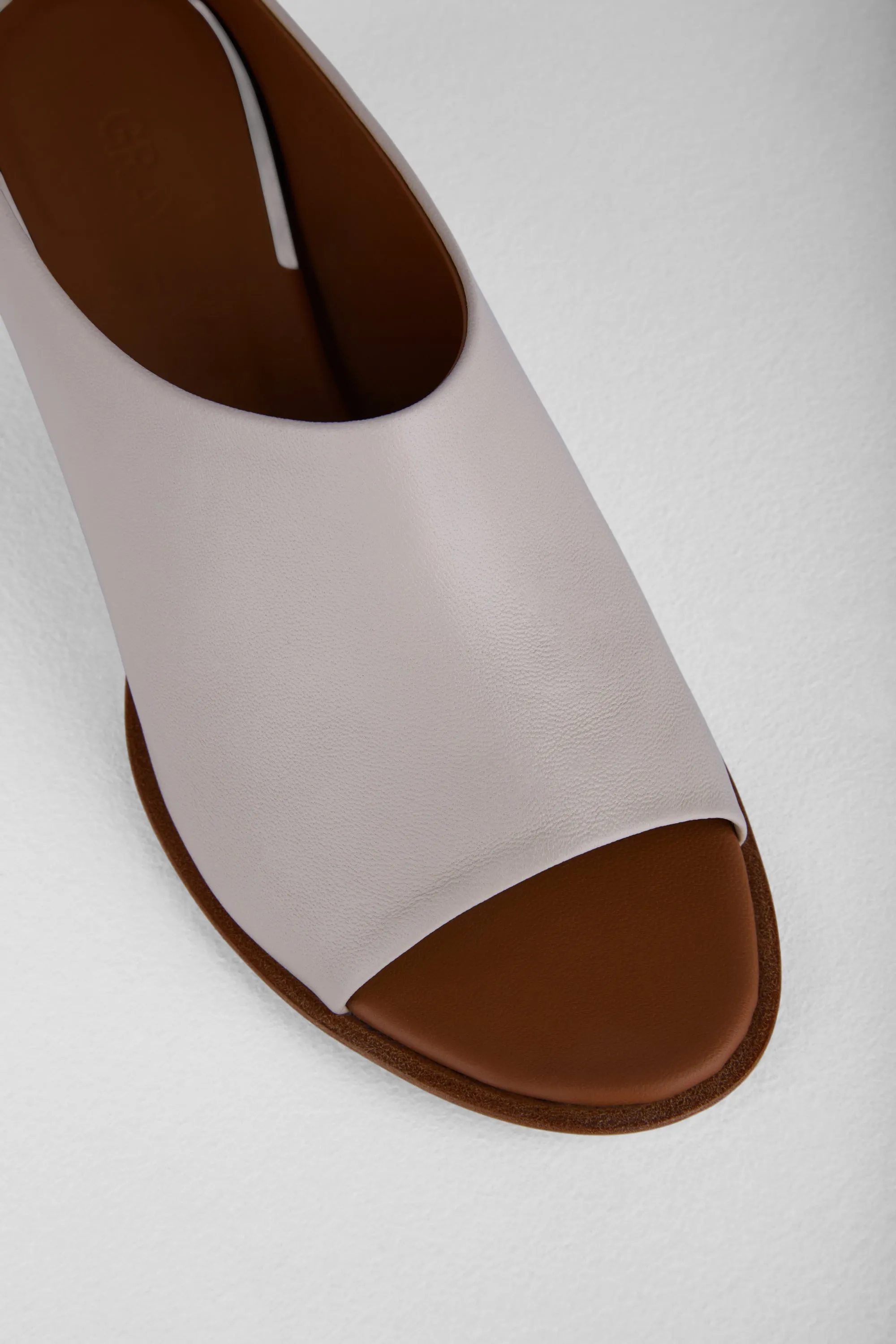 Egg Sandals in Cera