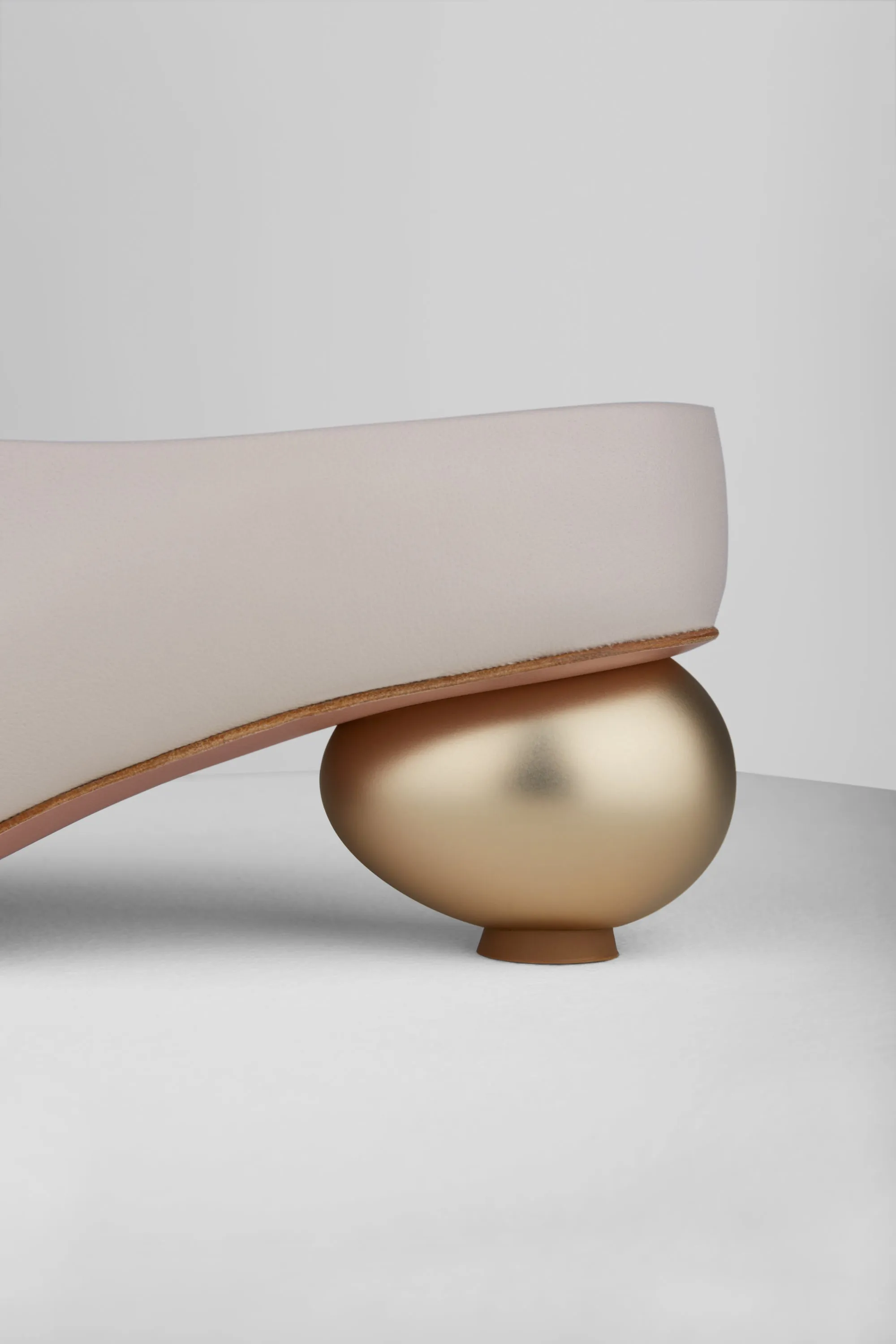 Egg Sandals in Cera