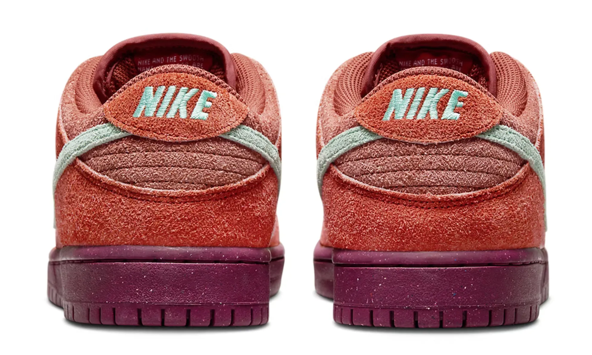 NIKE SB DUNK LOW MYSTIC RED