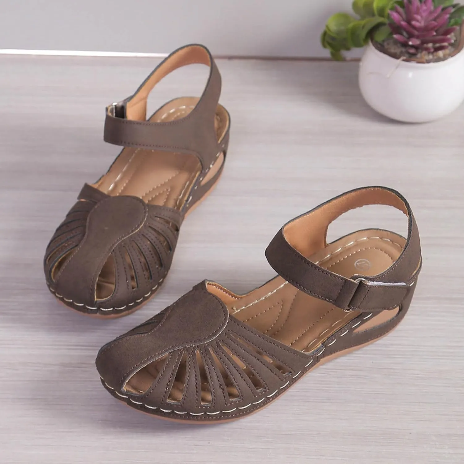 Orthopedic Sandals for Women with Arch Support Breathable Comfortable Wedge Heel Shoe Summer Beach Vacation Footwear Non-Slip Cut-Out Soft Sole Shoe Fashion Closed Toe Slippers with Ankle Strap